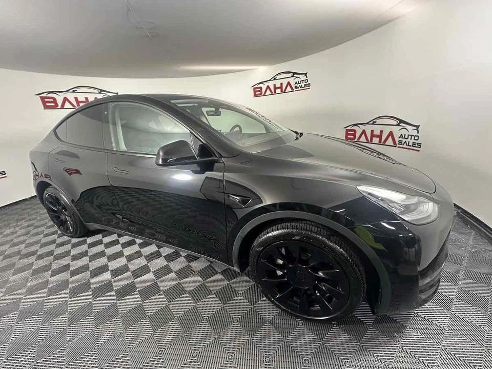 2022 Tesla Model Y - Image 11 of 21