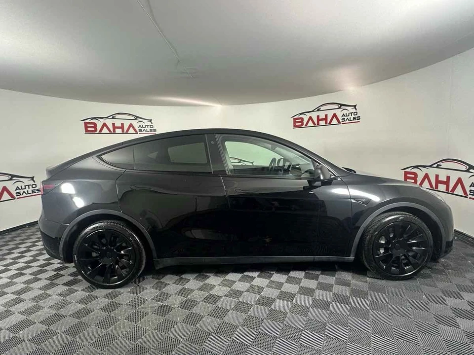 2022 Tesla Model Y - Image 10 of 21