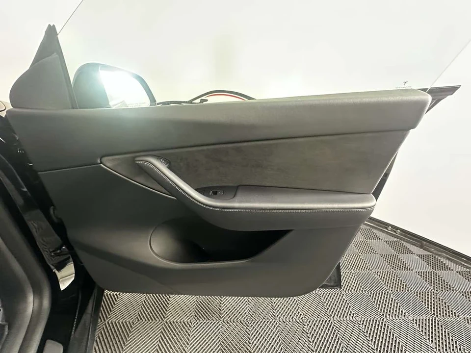 2022 Tesla Model Y - Image 16 of 21