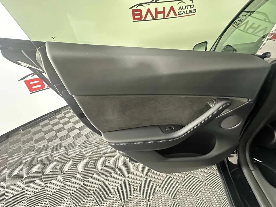 2022 Tesla Model Y - Image 17 of 21
