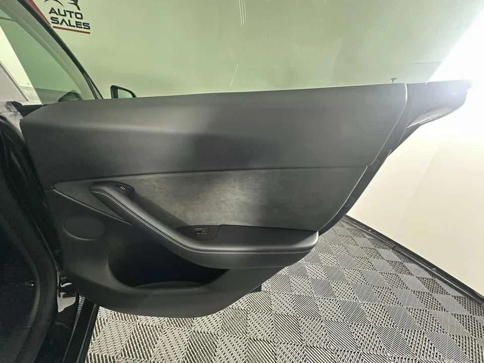 2022 Tesla Model Y - Image 18 of 21