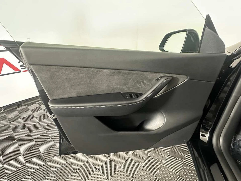 2022 Tesla Model Y - Image 15 of 21