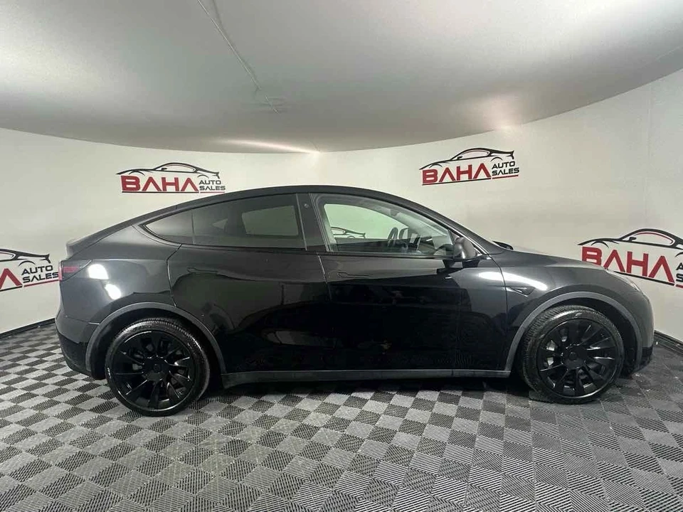 2022 Tesla Model Y - Image 10 of 21