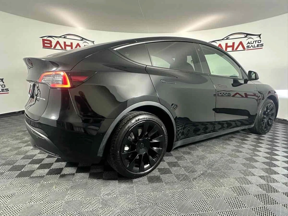 2022 Tesla Model Y - Image 9 of 21