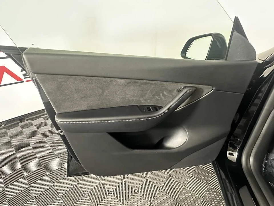 2022 Tesla Model Y - Image 14 of 21