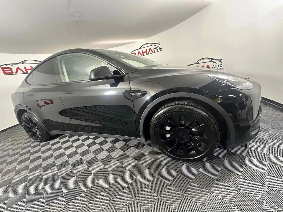 2022 Tesla Model Y - Image 12 of 21