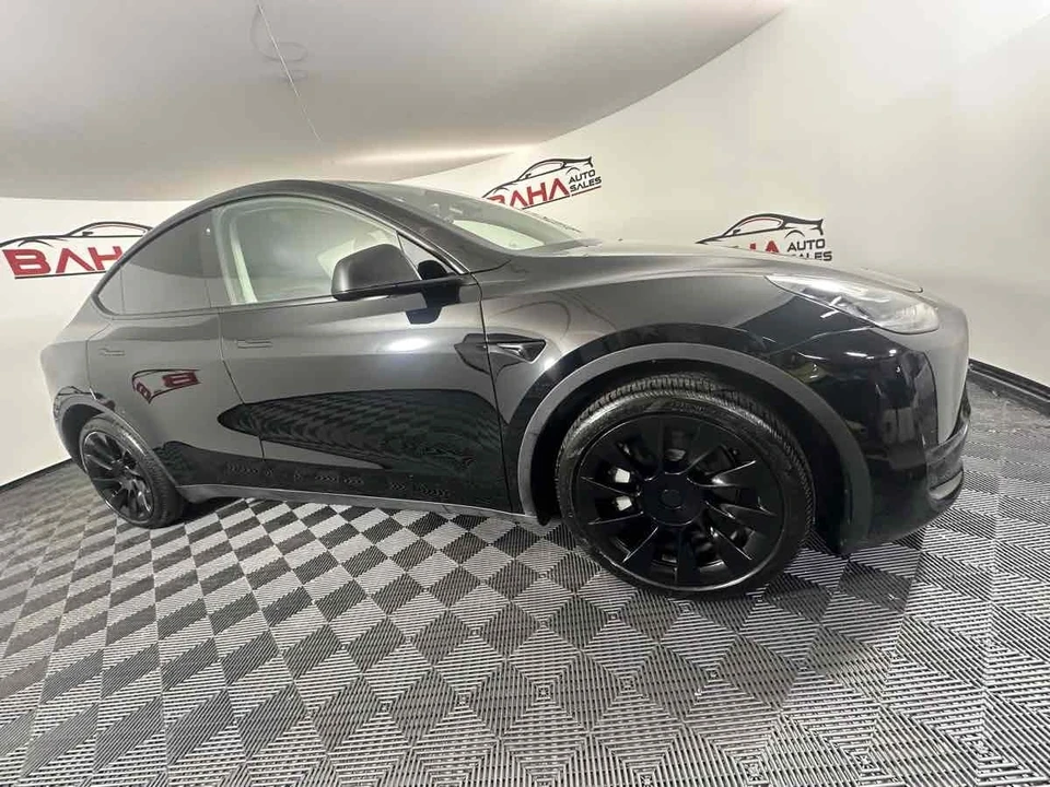 2022 Tesla Model Y - Image 12 of 21