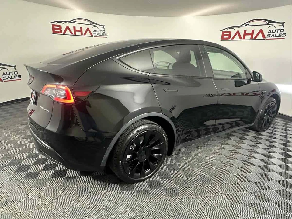 2022 Tesla Model Y - Image 8 of 21