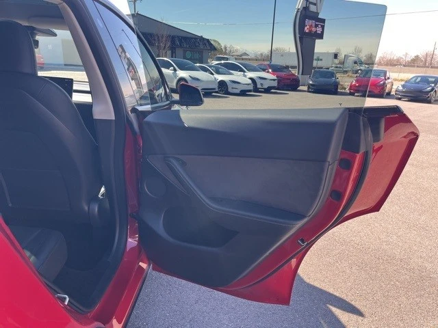 2022 Tesla Model Y - Image 18 of 21