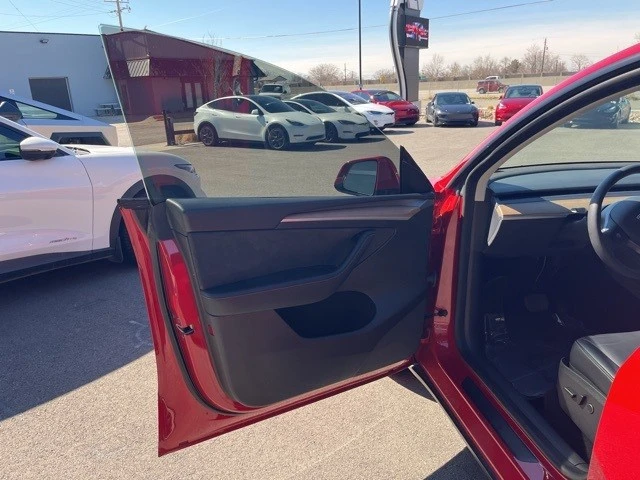 2022 Tesla Model Y - Image 9 of 21