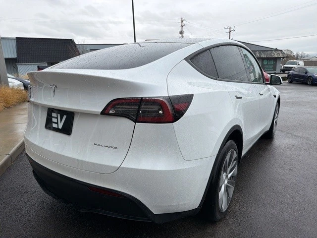 2022 Tesla Model Y - Image 8 of 21