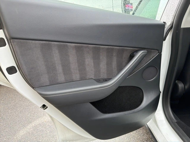 2022 Tesla Model Y - Image 13 of 21