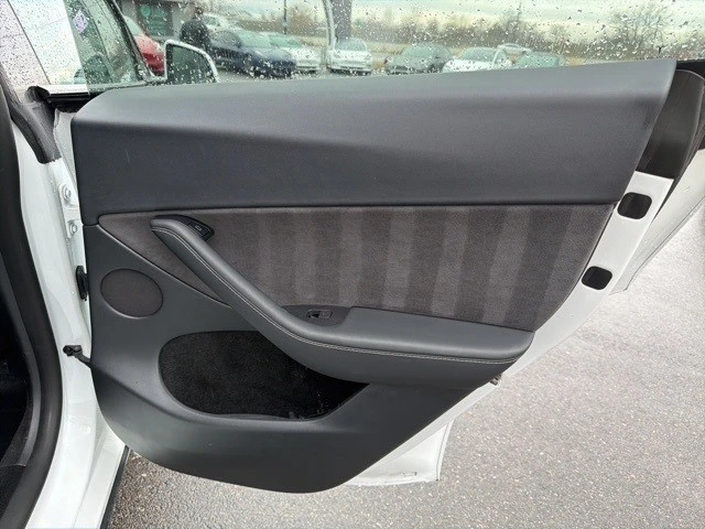 2022 Tesla Model Y - Image 17 of 21