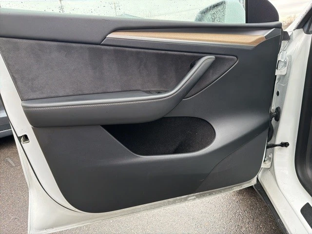 2022 Tesla Model Y - Image 10 of 21