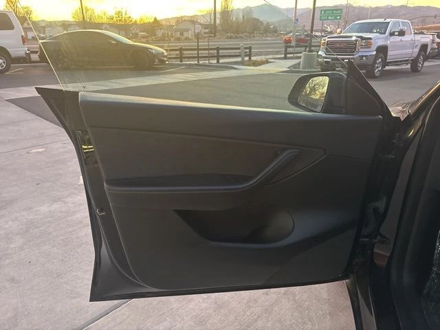 2022 Tesla Model Y - Image 10 of 21