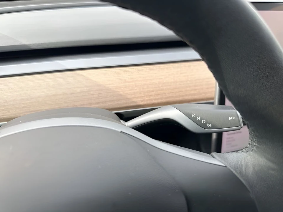 2022 Tesla Model Y - Image 17 of 21