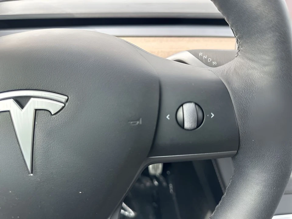 2022 Tesla Model Y - Image 16 of 21
