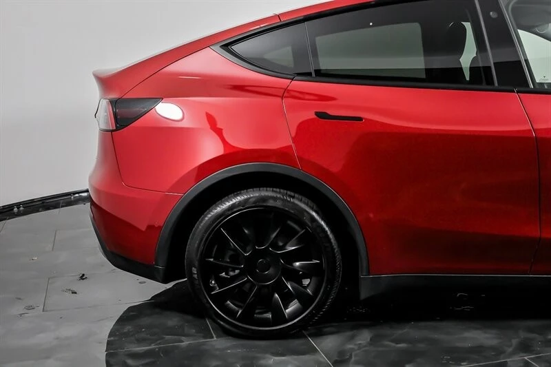 2022 Tesla Model Y - Image 11 of 21