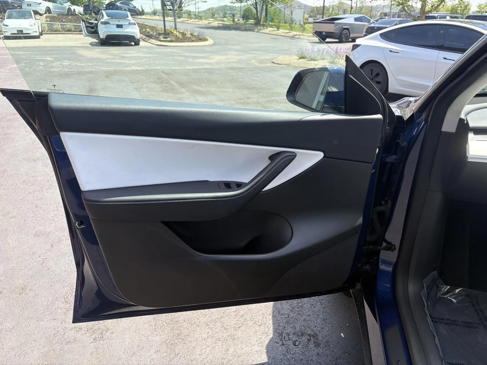 2022 Tesla Model Y - Image 13 of 17