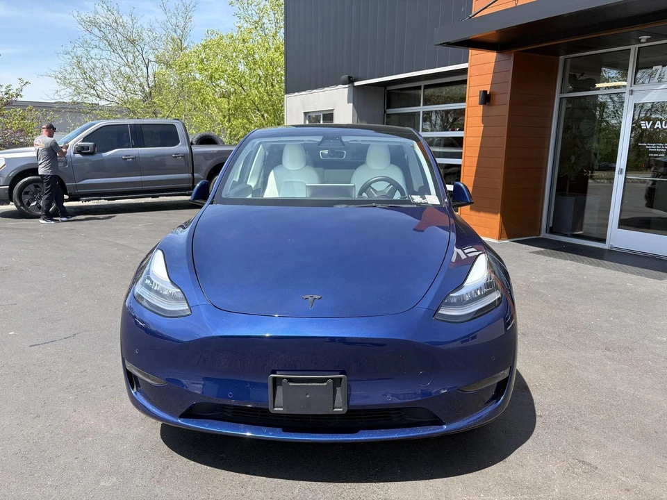 2022 Tesla Model Y - Image 2 of 17