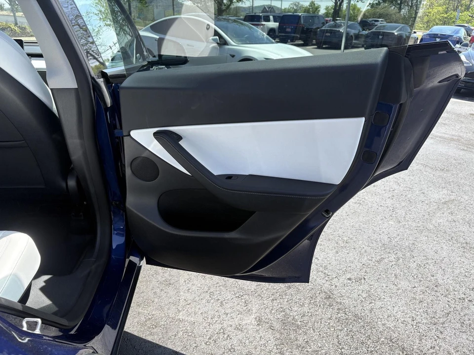 2022 Tesla Model Y - Image 9 of 17