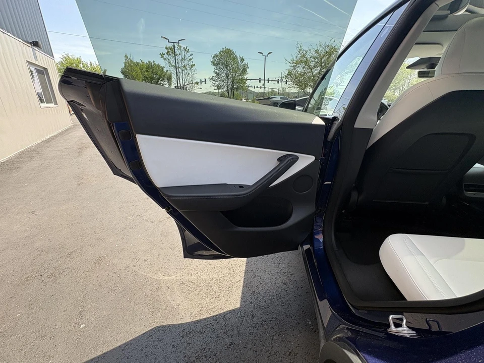 2022 Tesla Model Y - Image 11 of 17