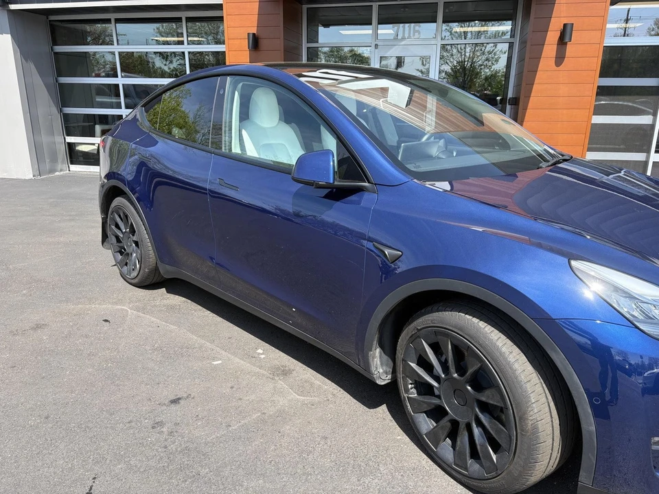 2022 Tesla Model Y - Image 3 of 17