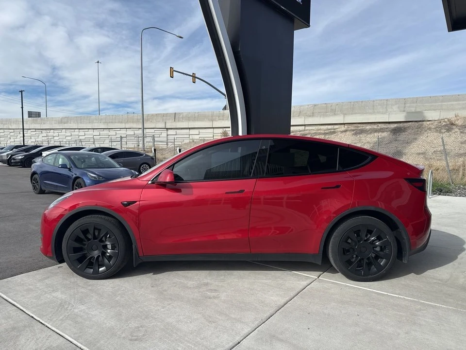 2022 Tesla Model Y - Image 5 of 21