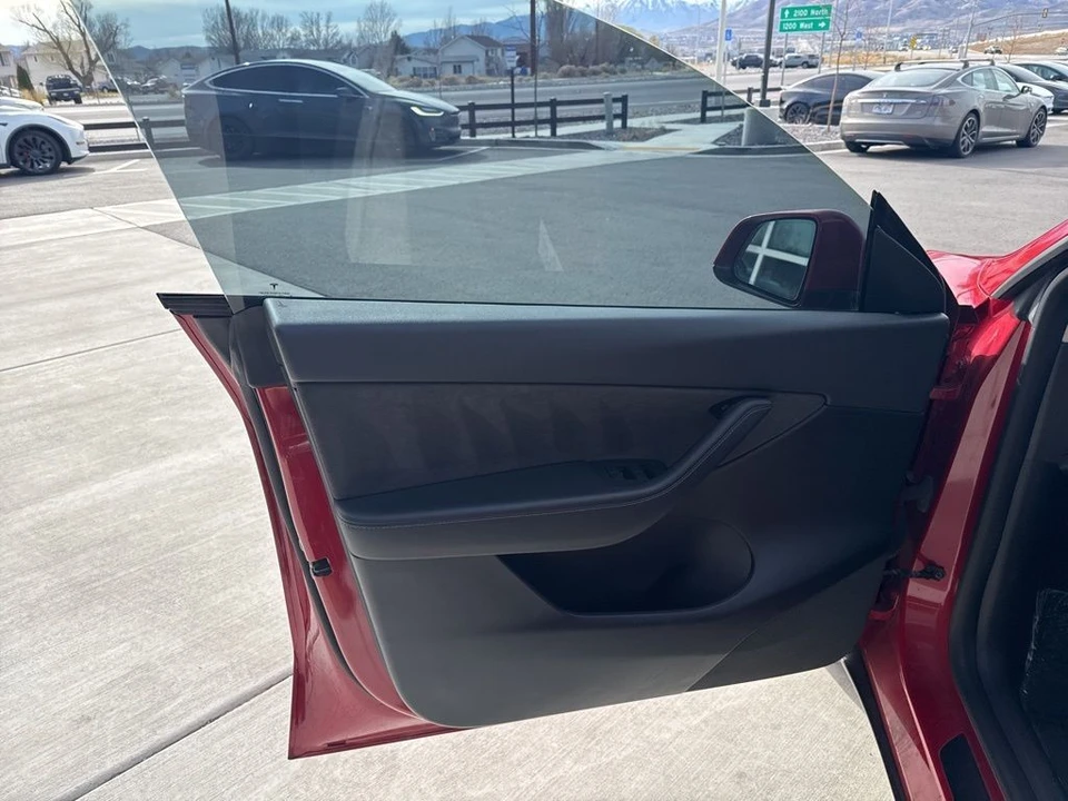 2022 Tesla Model Y - Image 11 of 21