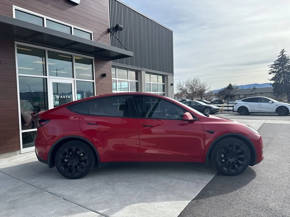 2022 Tesla Model Y - Image 9 of 21