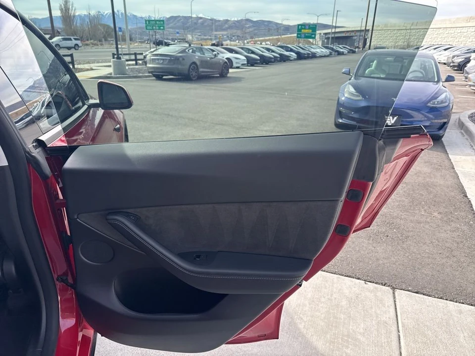 2022 Tesla Model Y - Image 18 of 21