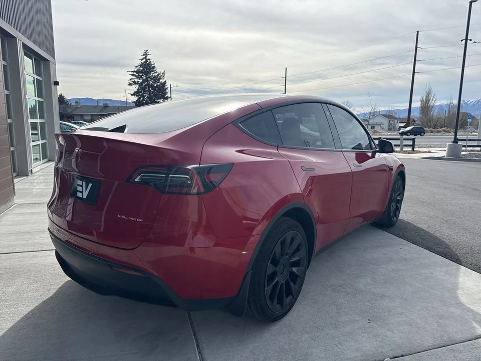 2022 Tesla Model Y - Image 8 of 21