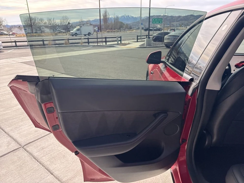 2022 Tesla Model Y - Image 14 of 21