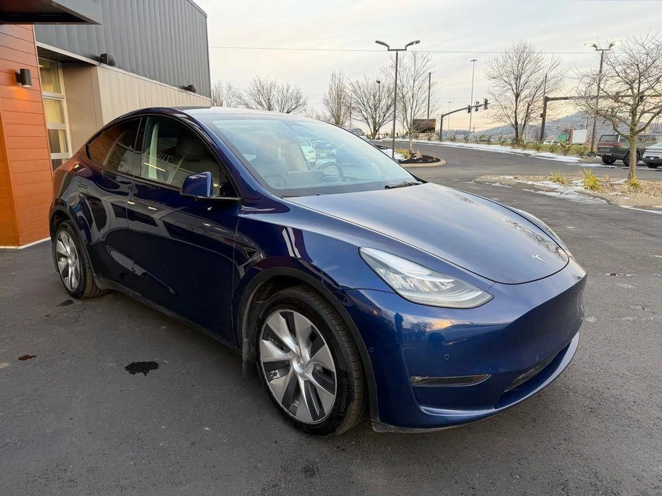2022 Tesla Model Y - Image 3 of 15