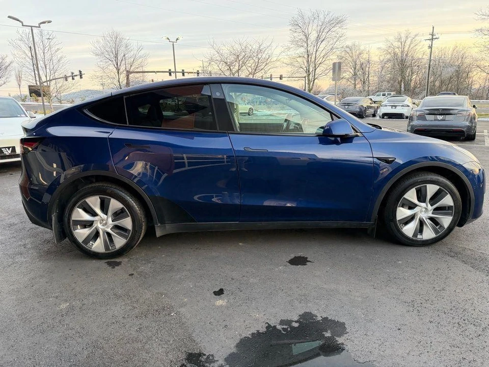 2022 Tesla Model Y - Image 4 of 15