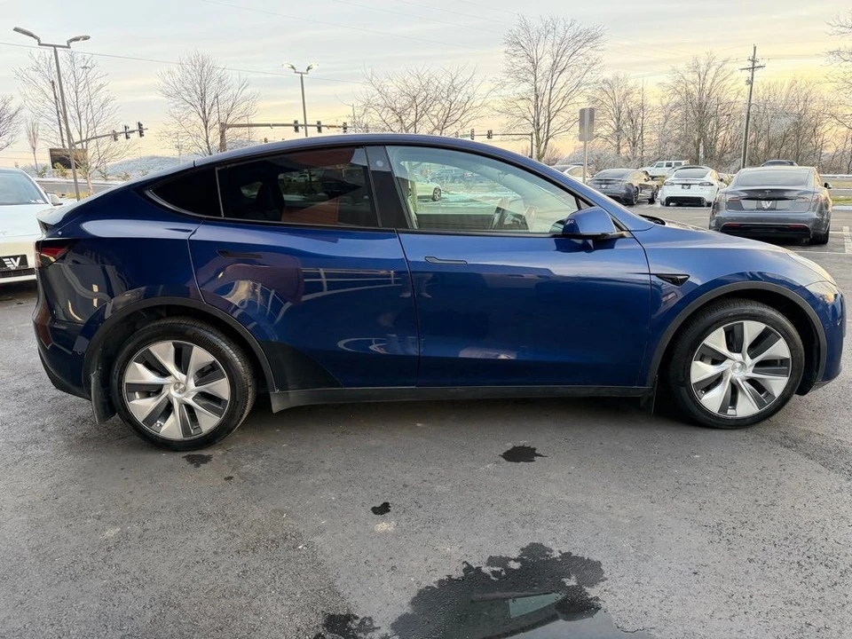 2022 Tesla Model Y - Image 4 of 15