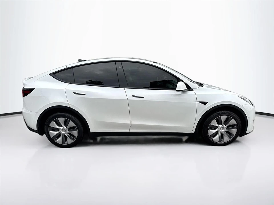 2022 Tesla Model Y - Image 5 of 12