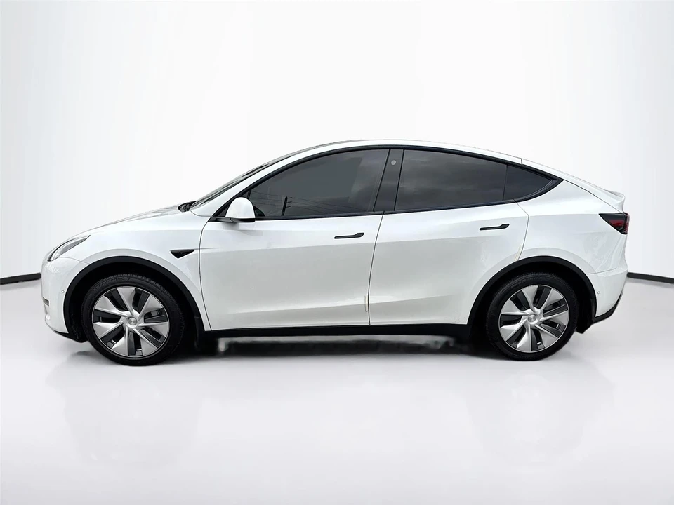 2022 Tesla Model Y - Image 2 of 12