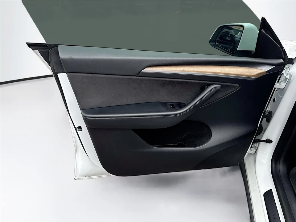 2022 Tesla Model Y - Image 8 of 12