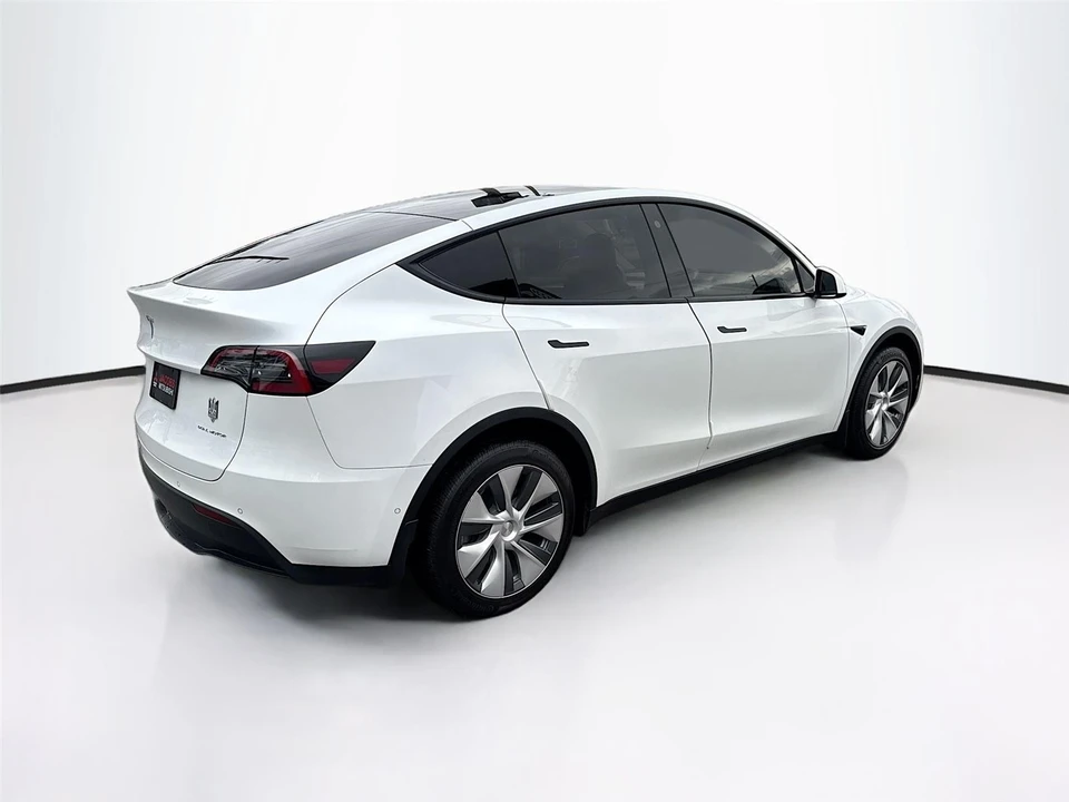 2022 Tesla Model Y - Image 4 of 12