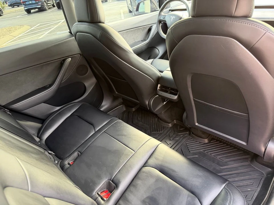 2022 Tesla Model Y - Image 17 of 18