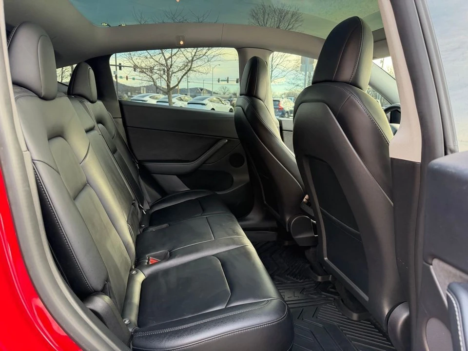 2022 Tesla Model Y - Image 16 of 18