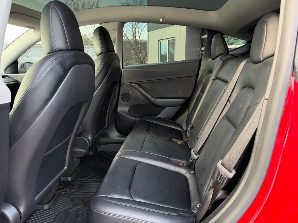 2022 Tesla Model Y - Image 10 of 18