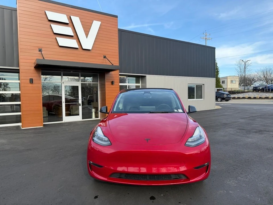 2022 Tesla Model Y - Image 2 of 18