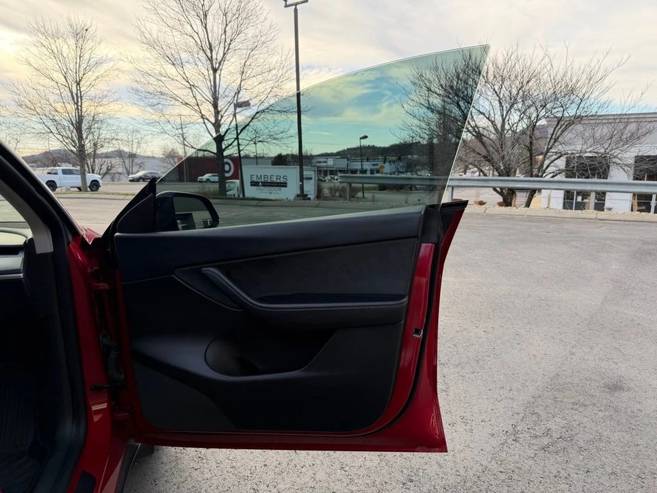 2022 Tesla Model Y - Image 12 of 18