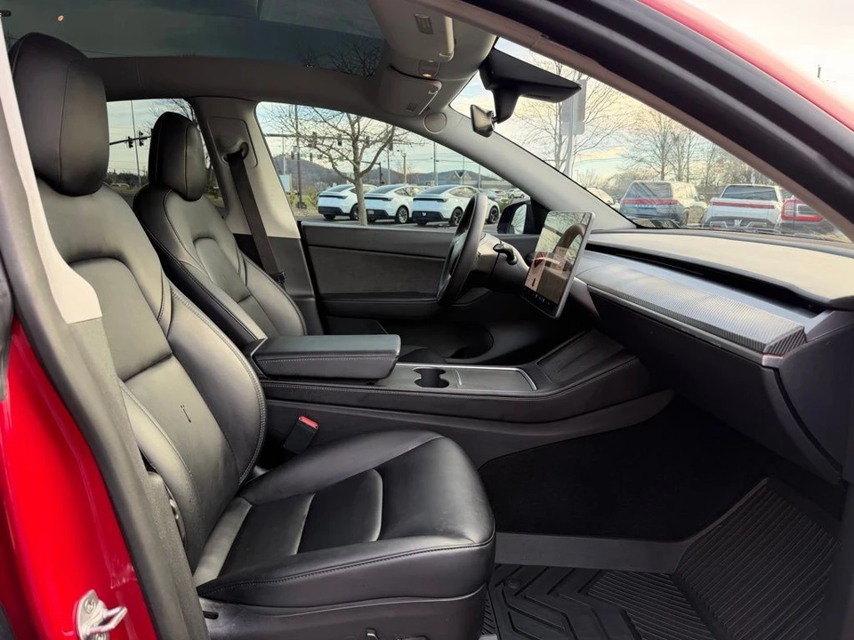 2022 Tesla Model Y - Image 13 of 18
