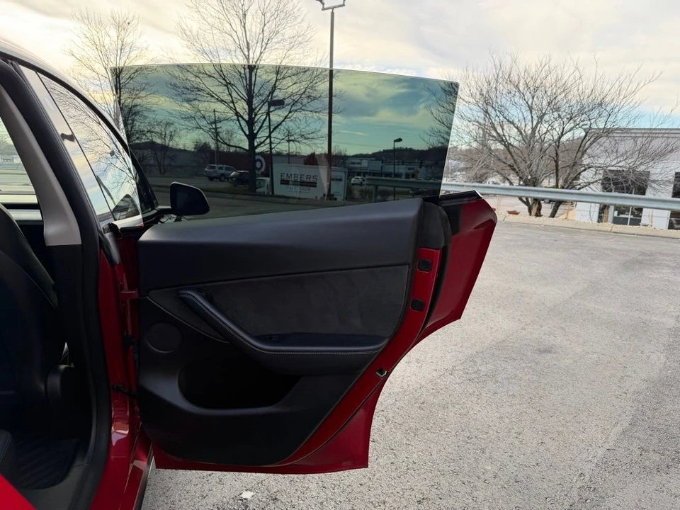2022 Tesla Model Y - Image 15 of 18