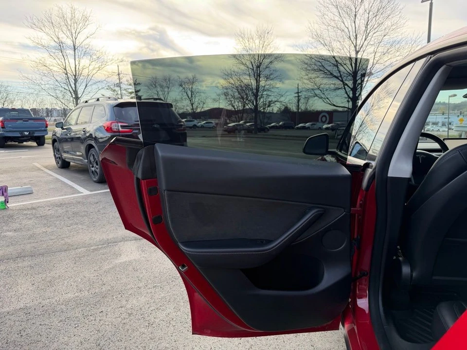 2022 Tesla Model Y - Image 9 of 18