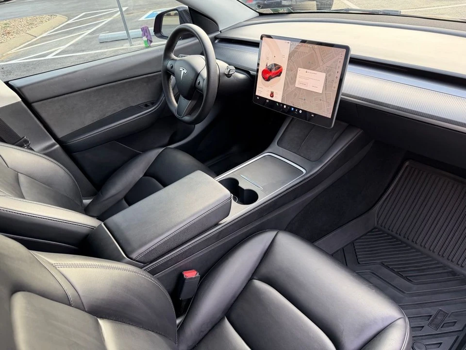 2022 Tesla Model Y - Image 14 of 18