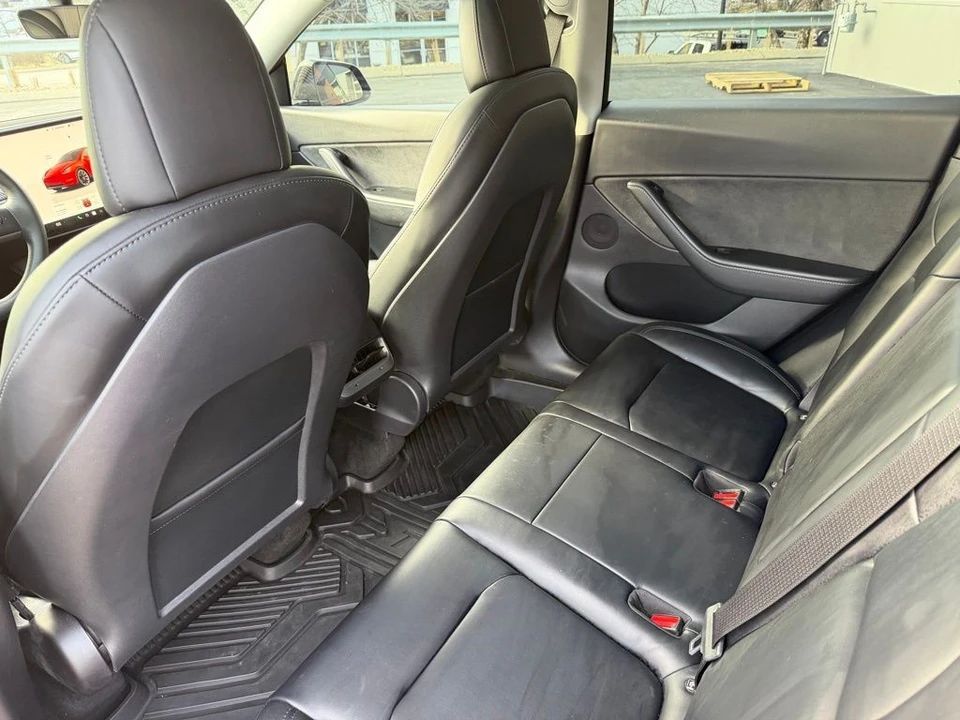 2022 Tesla Model Y - Image 11 of 18